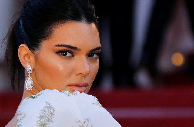 Kendall Jenner yuvadan uçuyor!