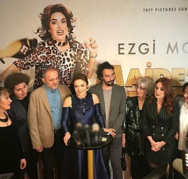 Galada Ezgi Mola’yı yalnız bırakmadılar