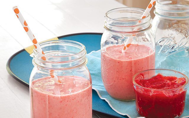 Chia tohumu ile çilekli smoothie tarifi