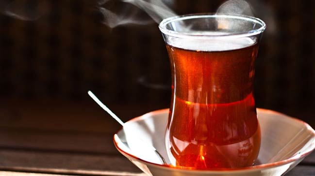 Sıcak çayla sigara içenler dikkat!