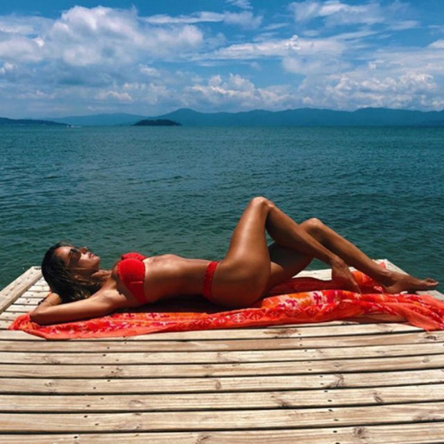 Victoria’s Secret meleği Alessandra Ambrosio için yaz bitmiyor!