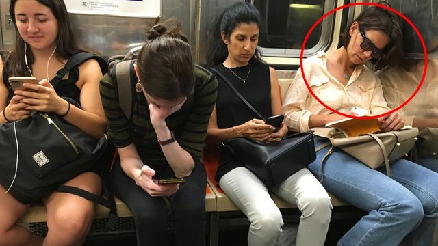 Kırmızı halıdan metroya!