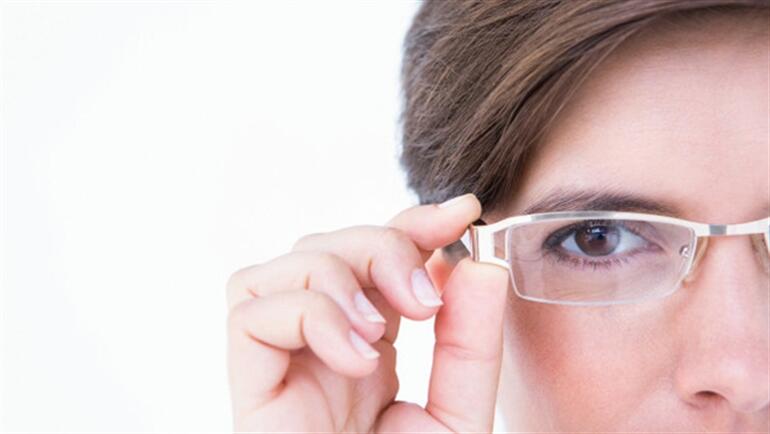 Lazer ile yakın gözlükten kurtulmak mümkün mü?