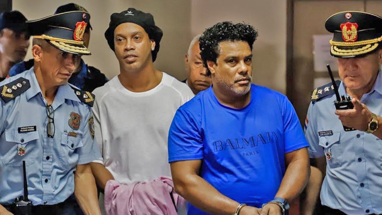 Ronaldinho hapishanede ayak tenisi oynadı