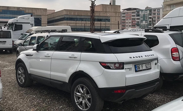 Yediemin otoparklarında lüks araçlar çürümeye terk edildi