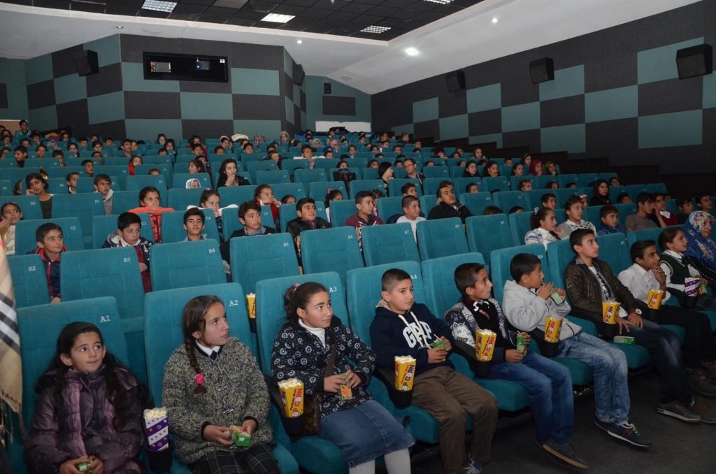 Köy çocukları sinemayla tanıştı