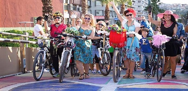 1.500 süslü kadın pedal