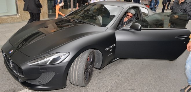 Murat Boz lüks aracıyla hava attı